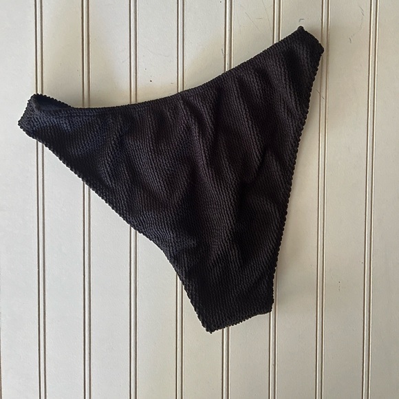 Lulu’s Black Bikini - Picture 2 of 5